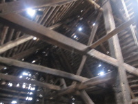 Altes Dach mit Löchern